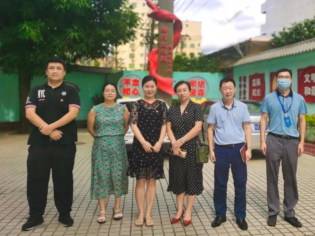 校党委书记、校长伊俊宏带队赴园区党群服务中心参观学习