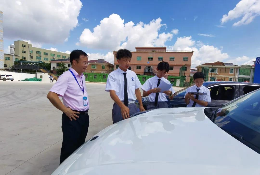 胆子不小，竟然给校长推销车？