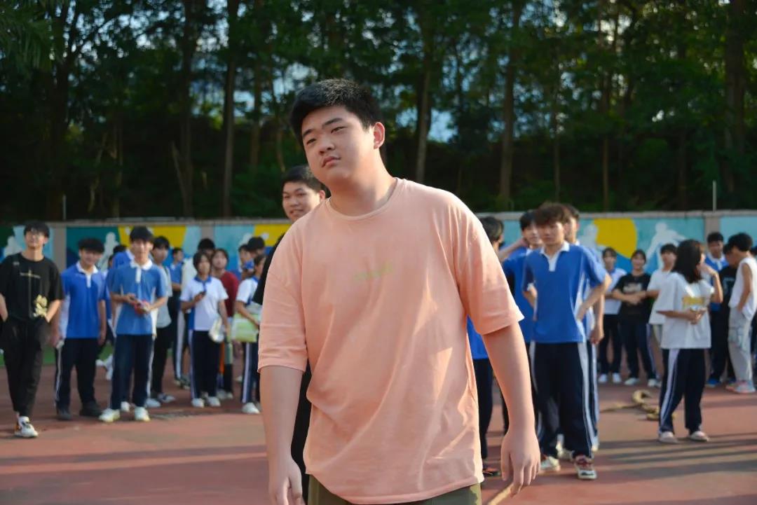 “老班，气氛组也有奖金吧？”