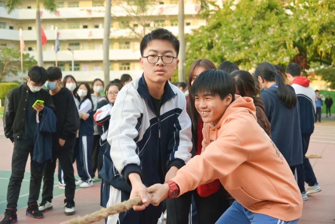 老师变身“抓拍小能手”，什么比赛这么精彩？