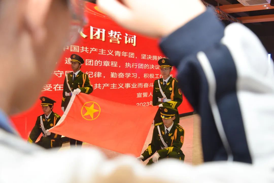 “我志愿加入中国共产主义青年团！”