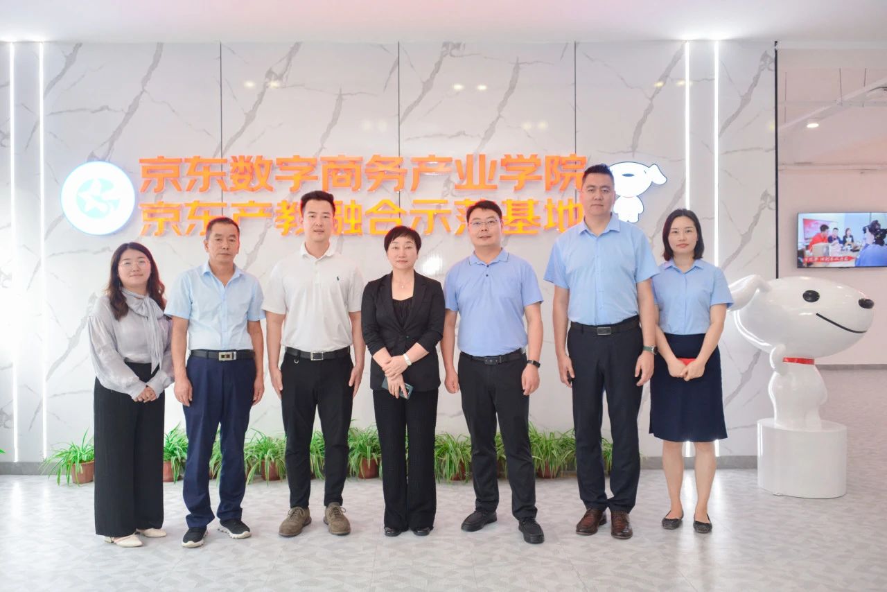 深圳中华职业教育社刘榴秘书长一行赴深圳携创高技调研