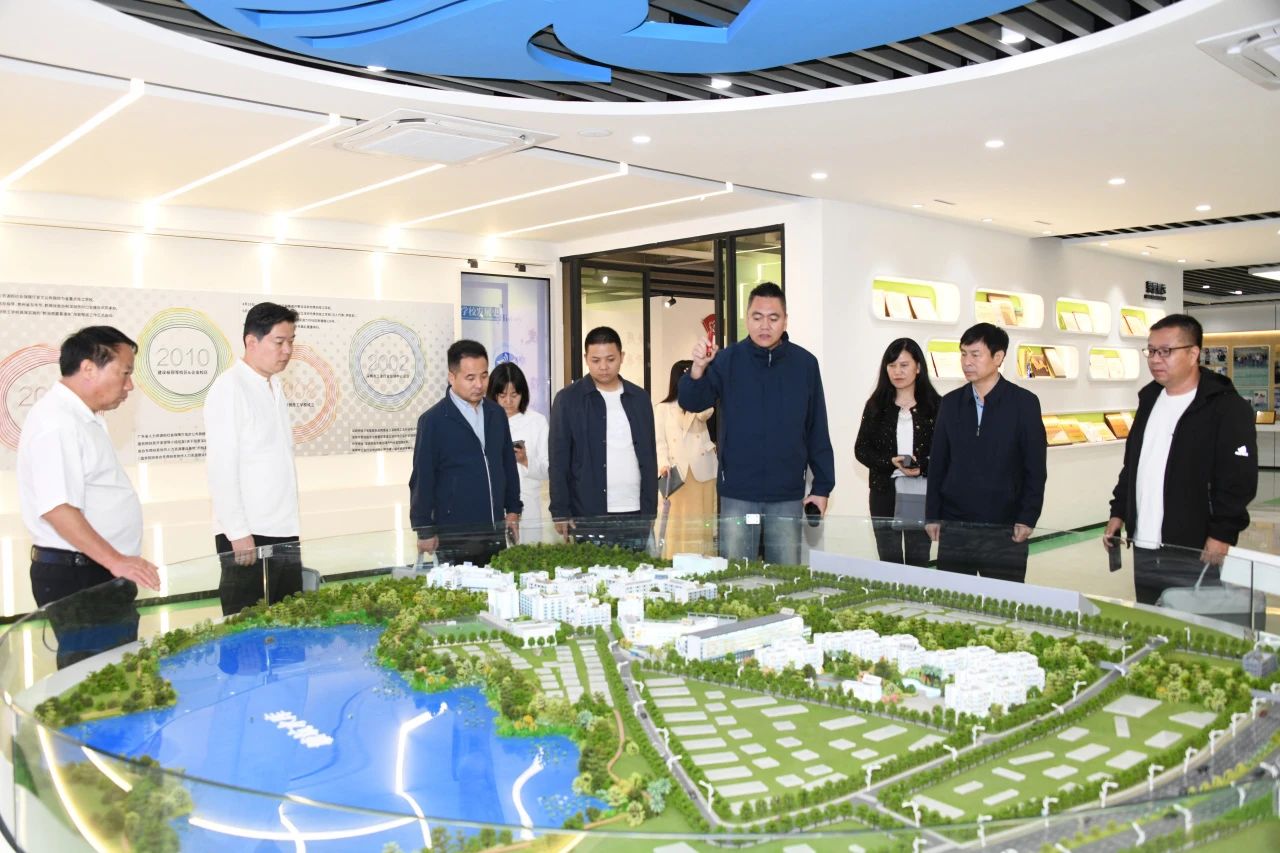 西安市技工教育和职业技能培训调研团到深圳携创高技考察交流