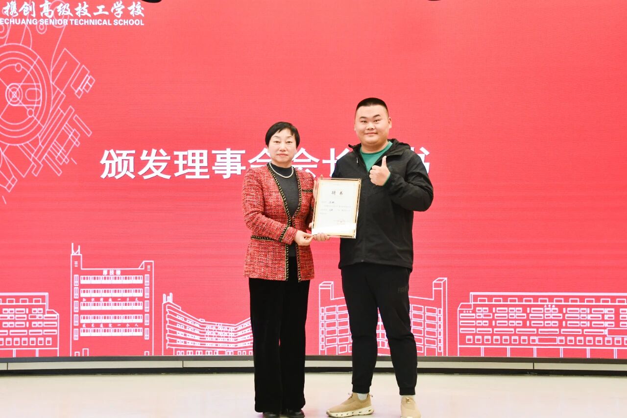 从技校学子到创业先锋：携创学子罗鹏的新能源汽车逐梦之路
