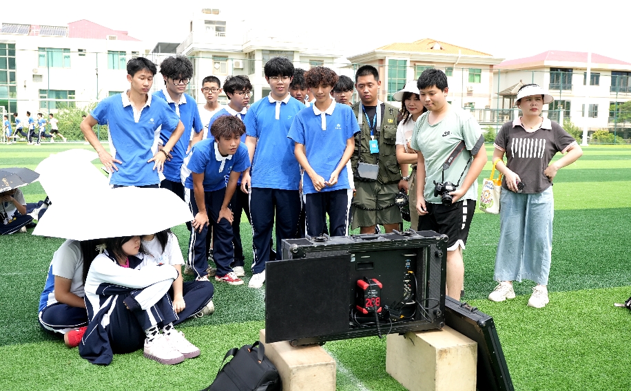 当广告片拍摄搬进教室？深圳携创高技携手梅里爱公司解锁“沉浸式课堂”