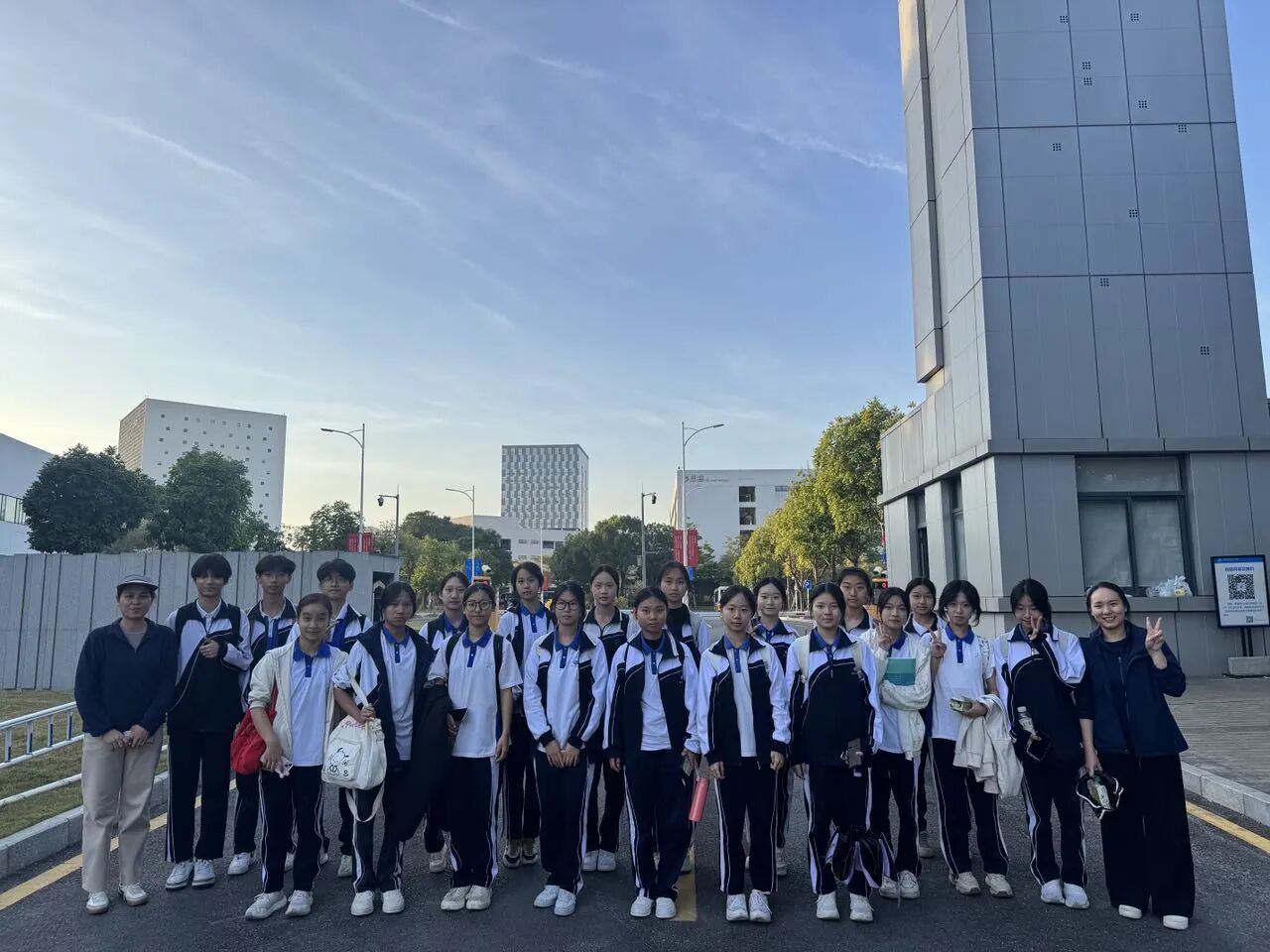 携创深信息“三二分段”协同育人结硕果，休闲体育服务学子研学竞赛双线报捷！