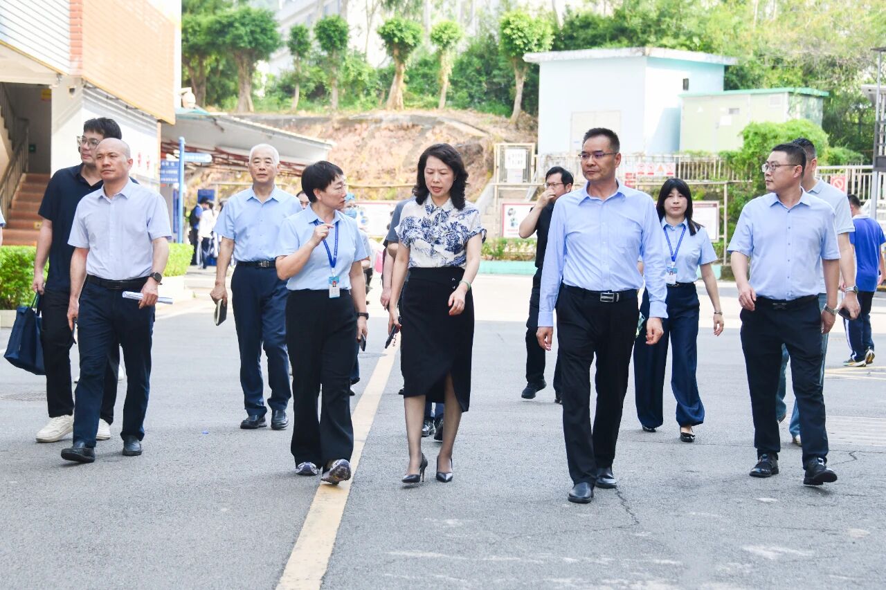 市人社局马艳副局长率队到深圳市携创高级技工学校调研指导开学工作